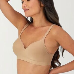 NWT | Bali Wireless Comfort Support Smoothing Bra